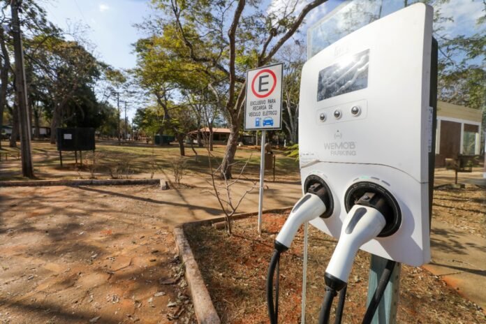 20.12.-Carros-eletricos.-Foto-Joel-Rodrigues-Agencia-Brasilia3 Pontos de carregamento para carros elétricos se espalham pelo DF: atualmente, há cerca de 130 | Foto: Joel Rodrigues/Agência Brasília