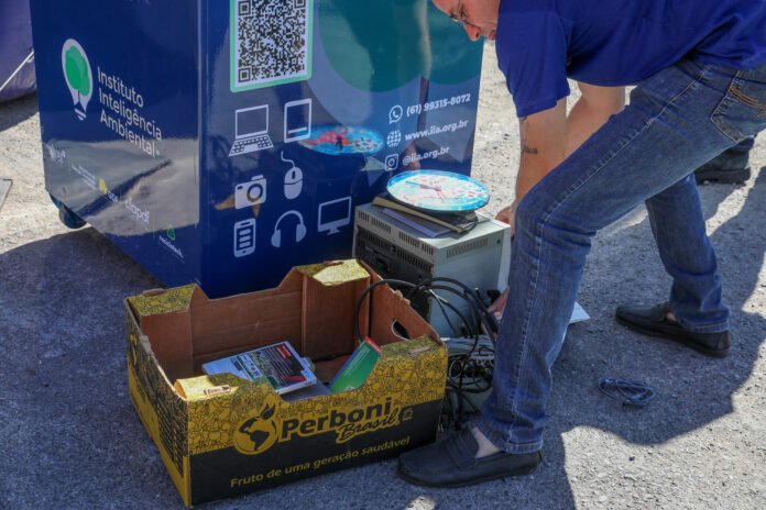 Descarte de eletroeletrônicos em ponto de entrega voluntária no DF