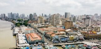 Vista aérea de Belém (PA), destacando infraestrutura urbana e possíveis áreas de hospedagem para a COP30