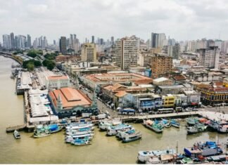 Vista aérea de Belém (PA), destacando infraestrutura urbana e possíveis áreas de hospedagem para a COP30