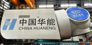 turbina eólica flutuante chinesa em alto-mar com pás gigantes em operação