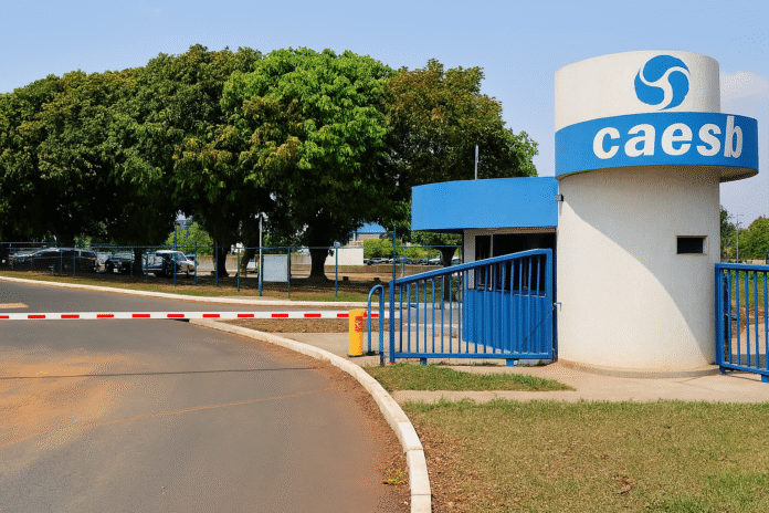 Copilot_20250904_174323 Entrada da sede da Caesb em Brasília com logotipo visível, representando excelência em gestão pública de saneamento