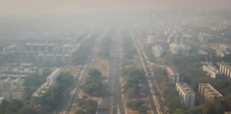 Foto aérea de um clima poluído