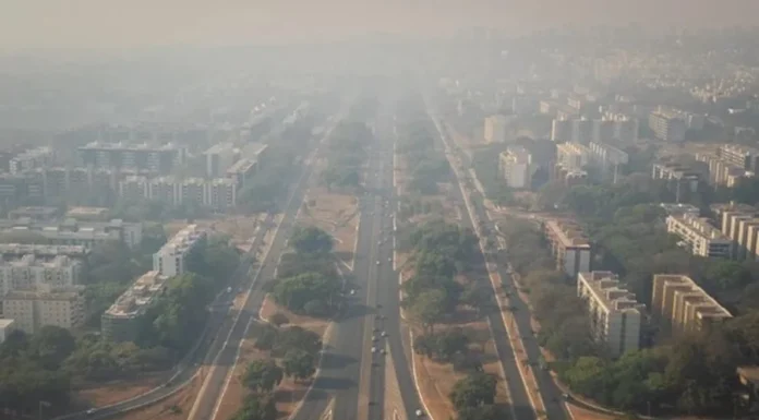 Foto aérea de um clima poluído