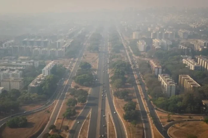 Justica-obriga-DF-medidas-ar-limpo Foto aérea de um clima poluído